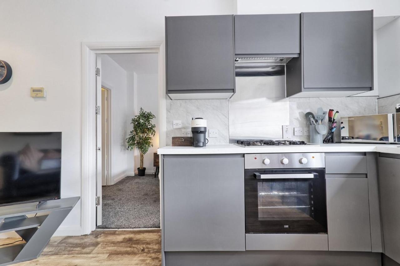 Urban Retreat - Southend Stays ภายนอก รูปภาพ
