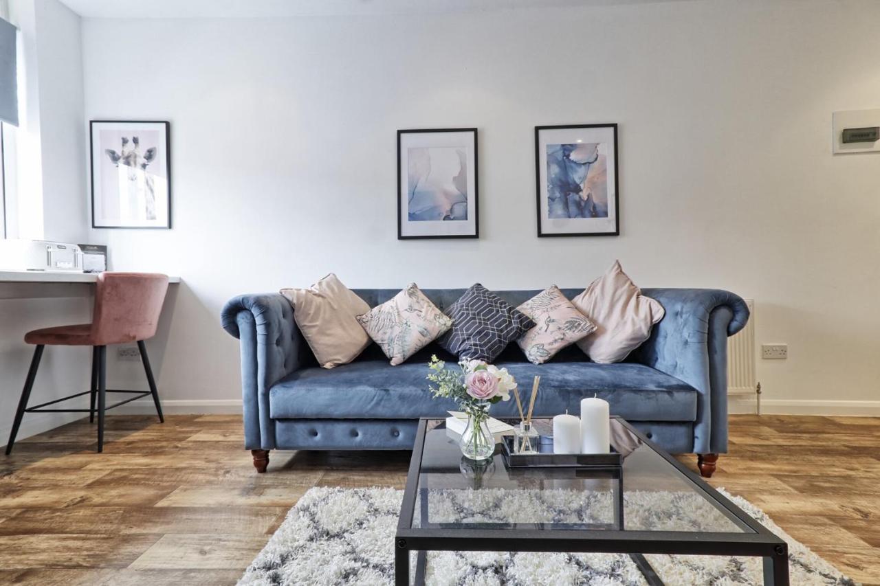Urban Retreat - Southend Stays ภายนอก รูปภาพ