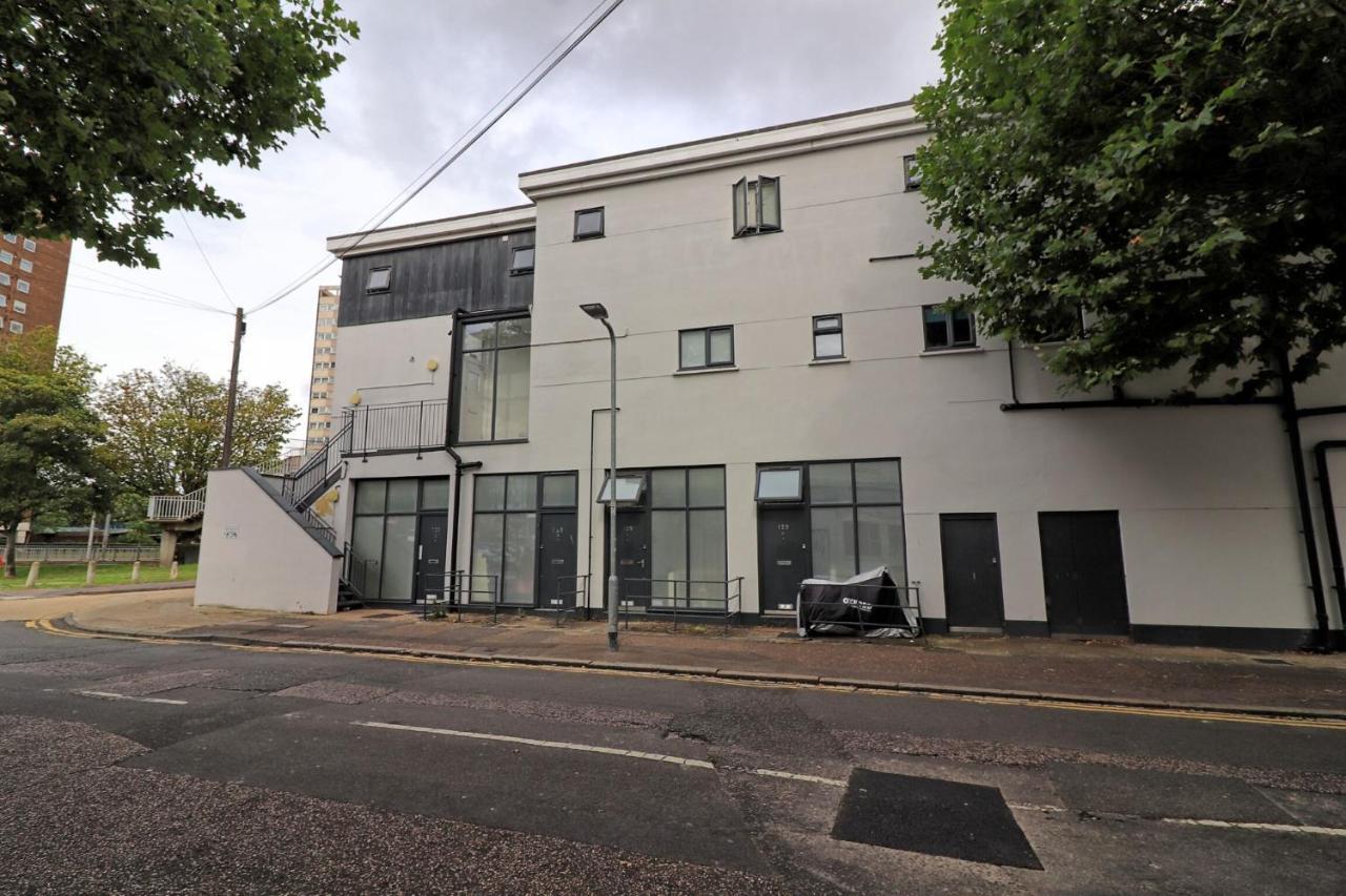 Urban Retreat - Southend Stays ภายนอก รูปภาพ